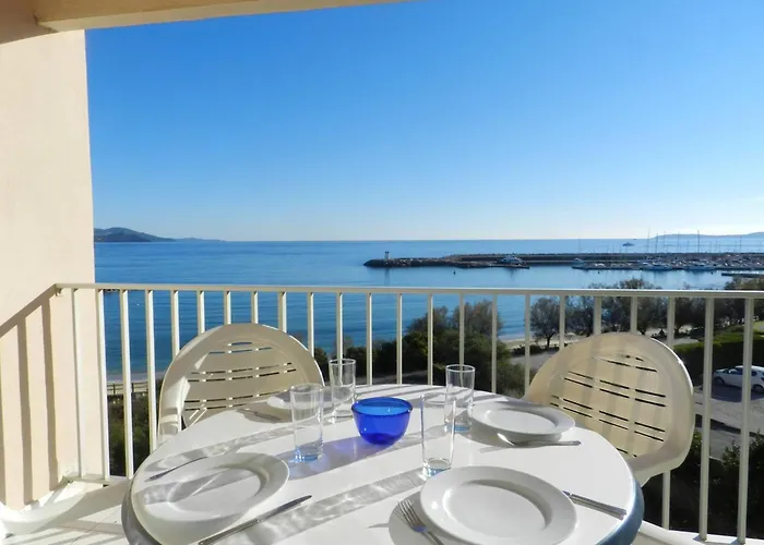 3 Pieces Sur Plage, 6 Couchages, Vue - Fr-1-251-914 Le Lavandou